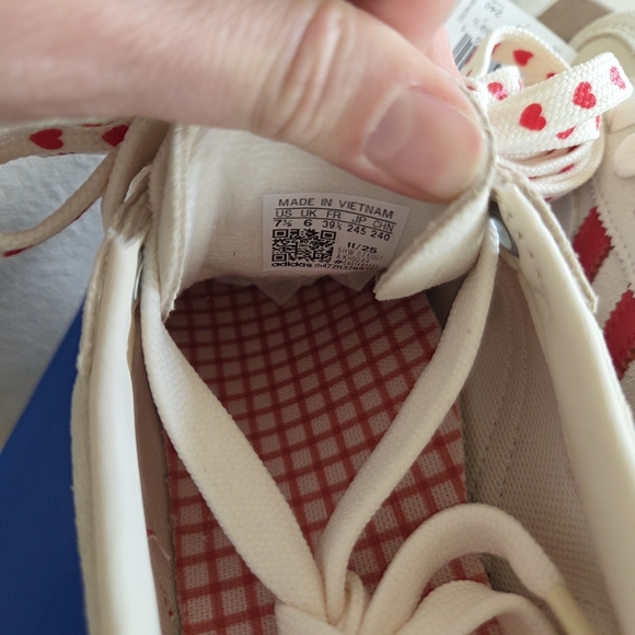 Adidas Womens Heart Handball Spezial Sneakers Size 7.5 NWT KH9044 - Picture 8 of 12